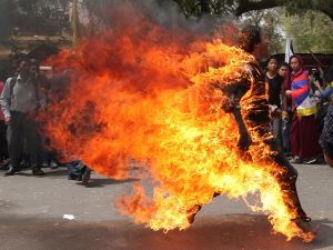 Tibet İçin Kendini Yaktı!
