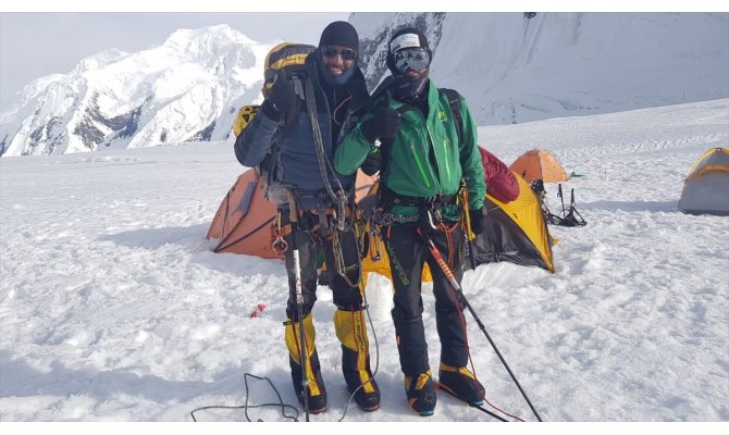 Tunç Fındık, 8 bin metreyi aşan tüm dağlara tırmanan ilk Türk olma yolunda