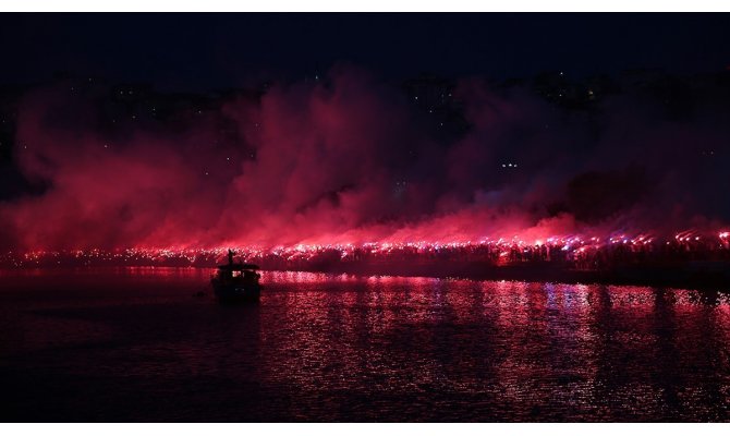 Trabzonspor'un 52. kuruluş yıl dönümü İstanbul'da meşalelerle kutlandı