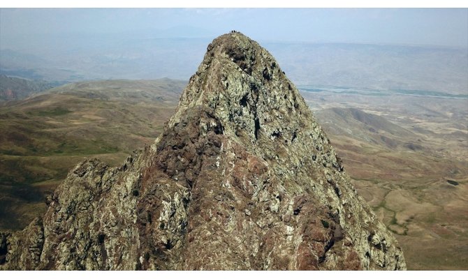 Dağ zirvesinde nikah töreni