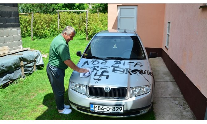 Bosna Hersek'te ev ve araçlara çirkin saldırı