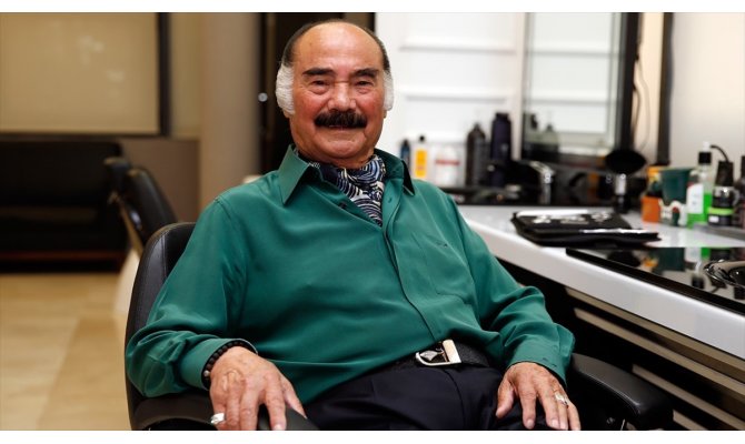 Özal'ın berberi yıllara meydan okuyor