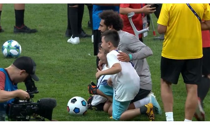 Liverpool ve Chelsea'den engelli çocuklara moral