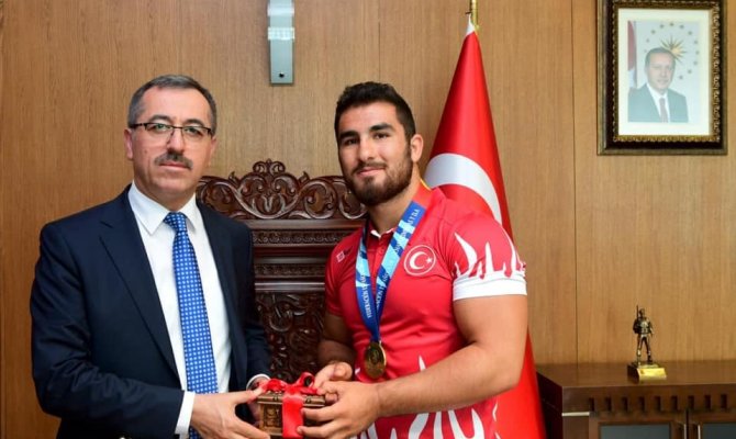 Kahramanmaraşlı Aktürk Dünya Üçüncüsü