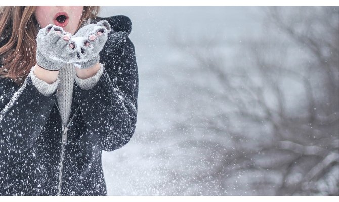 Kar taneleriyle plastik parçacıklar da yağıyor