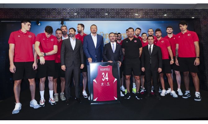 Bakan Kasapoğlu'ndan A Milli Basketbol Takımı'na destek