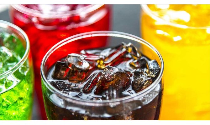 'Şekerli içecek tüketimi kanser riskini artırabilir'