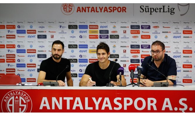 Antalyaspor'un yeni transferi Leschuk imzayı attı