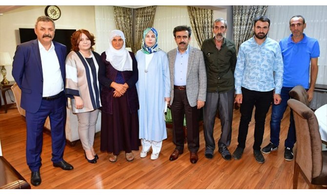 Güzeloğlu, dağa kaçırılan oğluna kavuşan anne Akar ile görüştü