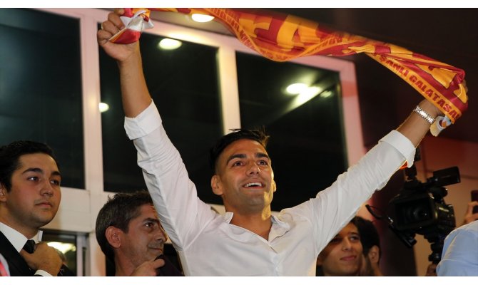 Galatasaray'dan yeni transferler için imza töreni