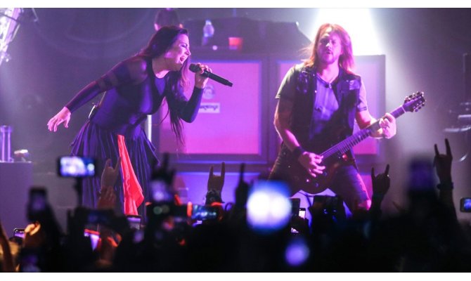 Evanescence İstanbul'da hayranlarıyla buluştu