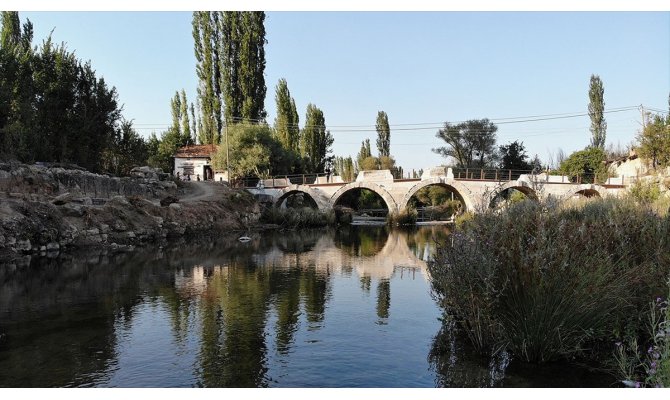 Antik kentteki Roma duvarları gün ışığına çıkarılıyor