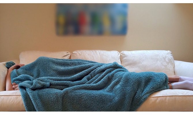 Geç yatan genç kızların kilo alma ihtimali artıyor