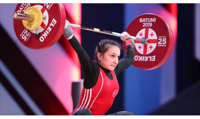 Milli halterci Şaziye Erdoğan dünya şampiyonu