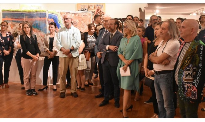 'Modern ve Çağdaş Sanat Sergisi' açıldı