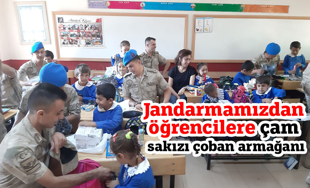 Jandarmamızdan öğrencilere cam sakızı çoban armağanı
