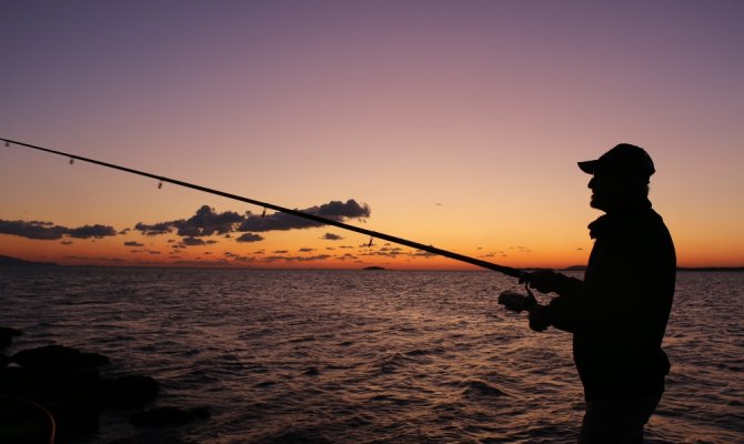 Marmara Denizi’nde gün batımı kartpostallık görüntüler oluşturdu
