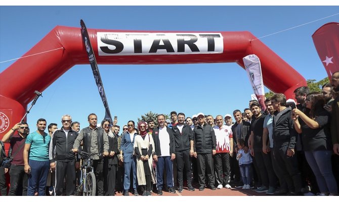 Bakan Kasapoğlu 'Beraber Yürüyelim' etkinliğine katıldı