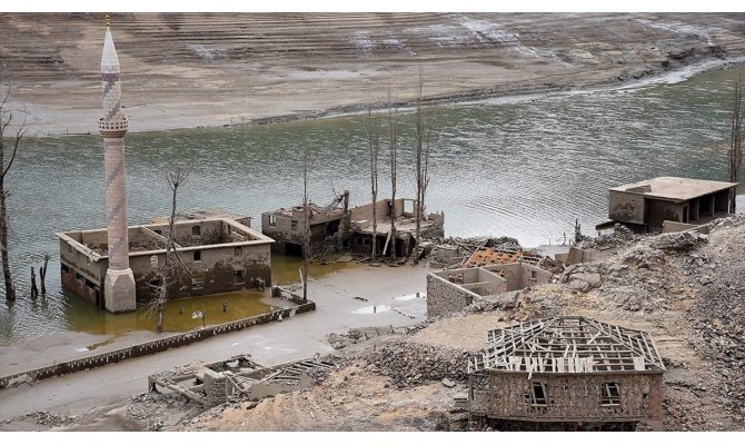 Sular çekildi köy sakinlerinin hatıraları canlandı