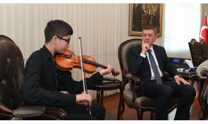Mozart ödüllü Ali kemanıyla yaşıtlarına ilham verdi