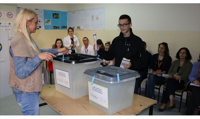 Kosovalılar pazar günü sandık başına gidecek