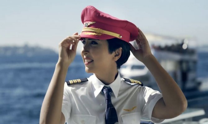 Kadın pilotumuz kanseri yenerek göklere döndü