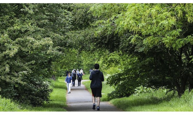 'Sağlıklı uyku için açık havada yürüyün'