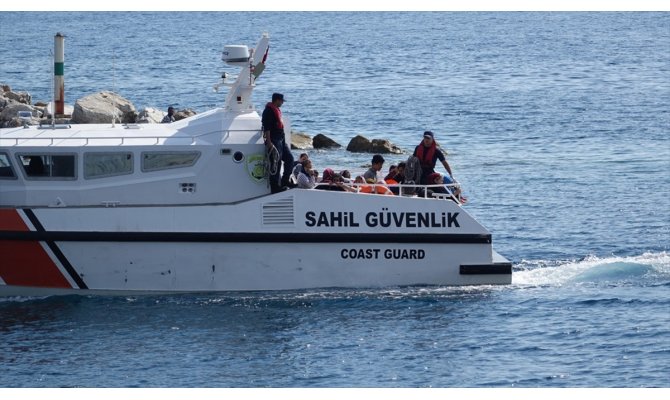 Denizlerde 9 ayda 38 bin düzensiz göçmen yakalandı