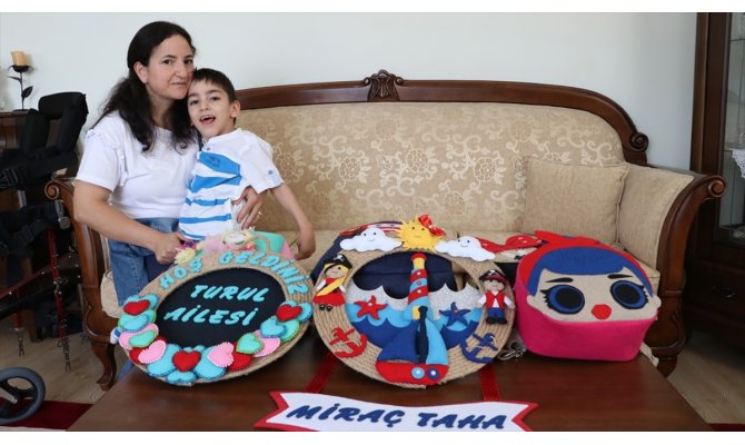 Tek hayali oğlunun ayağa kalkabilmesi