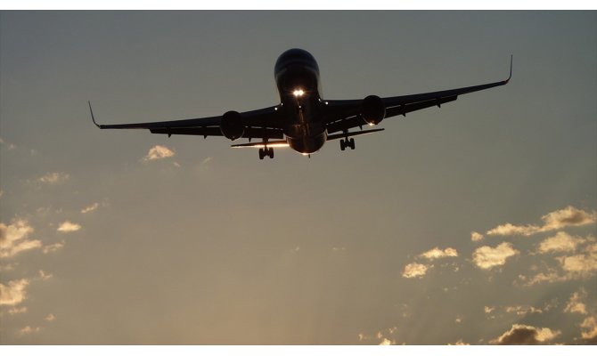 İç hat uçak biletlerinde tavan ücret 450 lira olacak