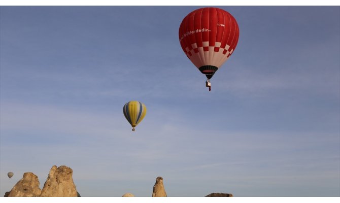 Yerli üretim sıcak hava balonu Kapadokya semalarında