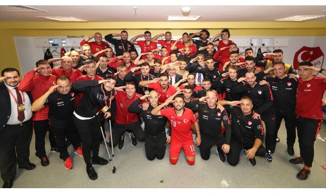 Millilerden Mehmetçik'e selam