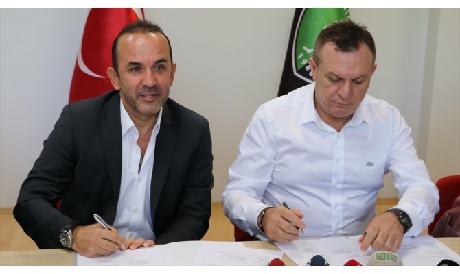Denizlispor'da Mehmet Özdilek dönemi resmen başladı