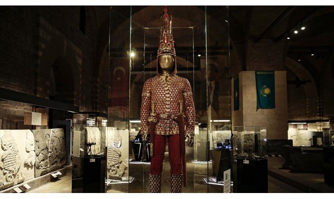 'Altın Elbiseli Adam'ın Türkiye yolculuğu sona eriyor