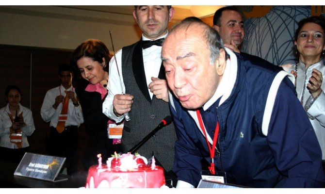 Türk tiyatrosunun son meddahı: Erol Günaydın