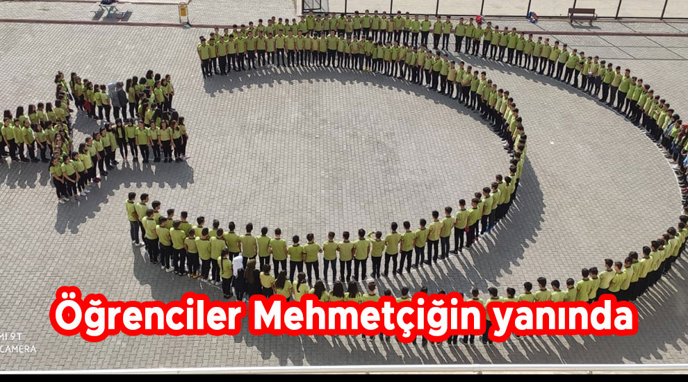 Öğrenciler Mehmetçiğin yanında