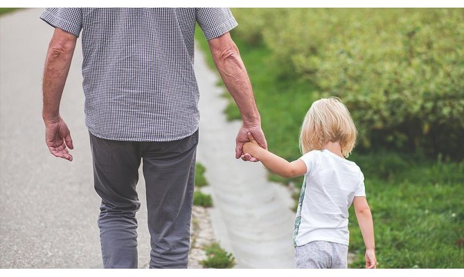 'Çocuklarınıza göstereceğiniz sevgi uykudan daha yararlı'