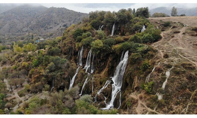 Girlevik Şelalesi'nde sonbahar güzelliği