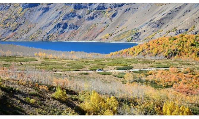 Nemrut Krater Gölü sonbahar renkleriyle büyülüyor