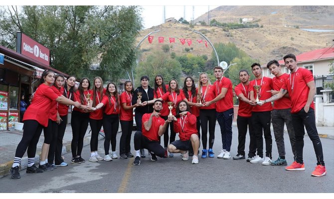 Emanet botla çıktıkları yolda şampiyonluğu kaptırmıyorlar