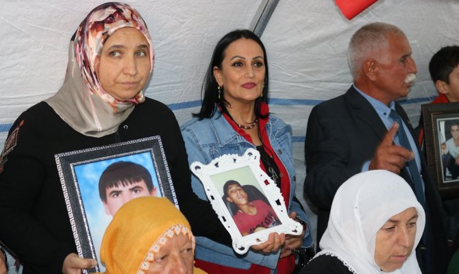 Farklı din ve dillerin mensuplarından oluşan heyetten annelere destek