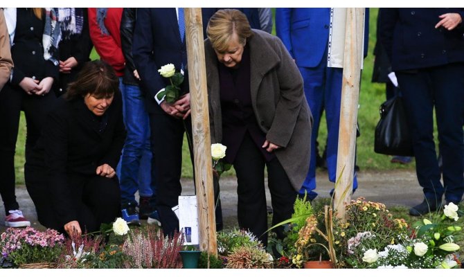Merkel'den NSU kurbanları anıt parkına ziyaret
