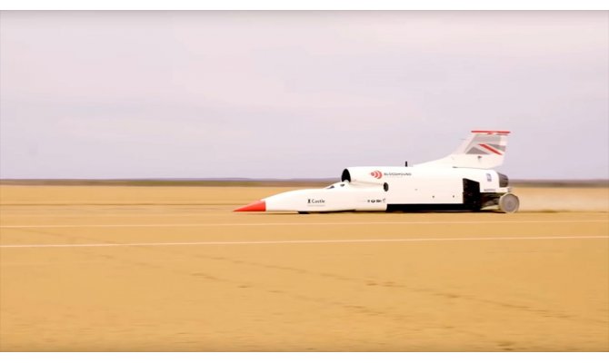 Süpersonik araç Bloodhound Güney Afrika'da hız rekoru kırdı