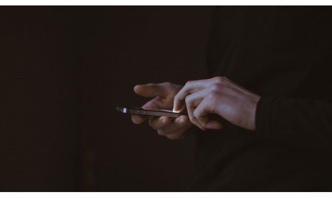 Dijital çağın yaygın hastalığı "nomofobi"