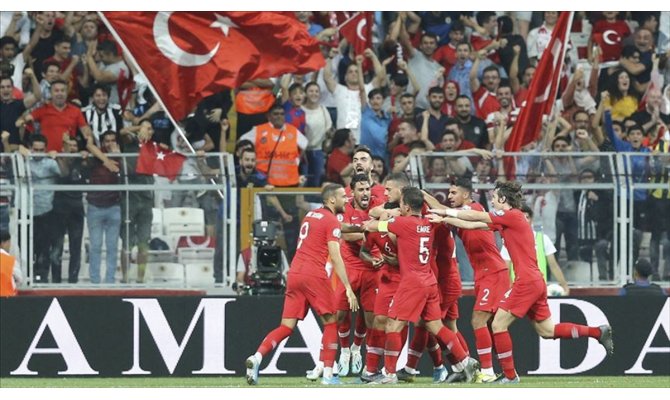 İşte Türkiye-İzlanda maçını yönetecek hakim