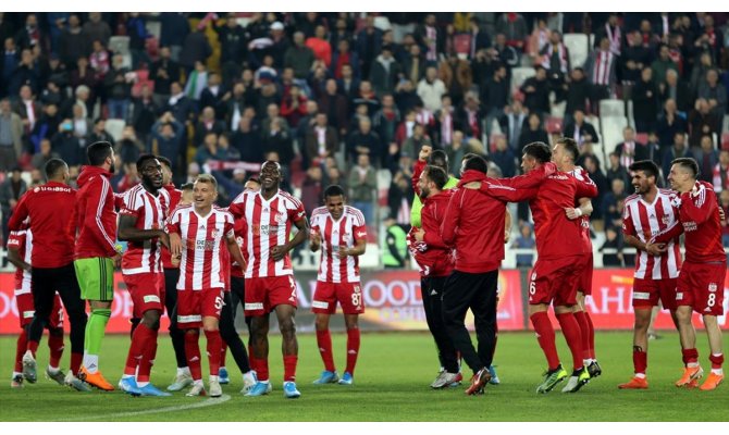 Sivasspor 10 sezon sonra liderlik koltuğuna oturdu