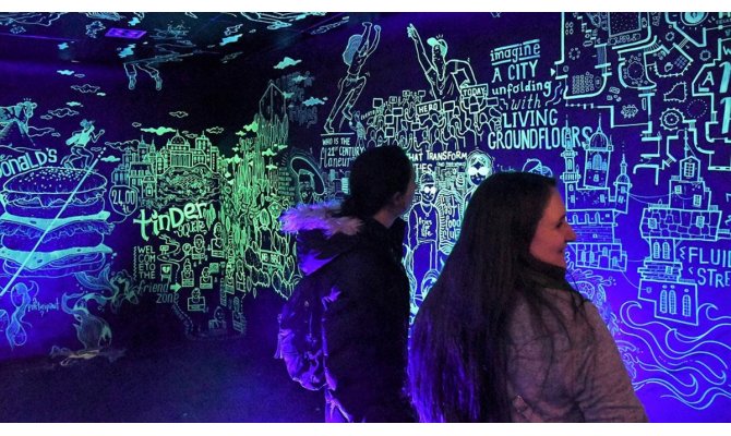 İsveç'te Türk sanatçılardan 'performatif çizim' gösterisi