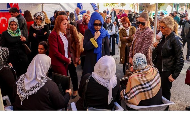 Kadın öğretmenlerden Diyarbakır annelerine destek ziyareti
