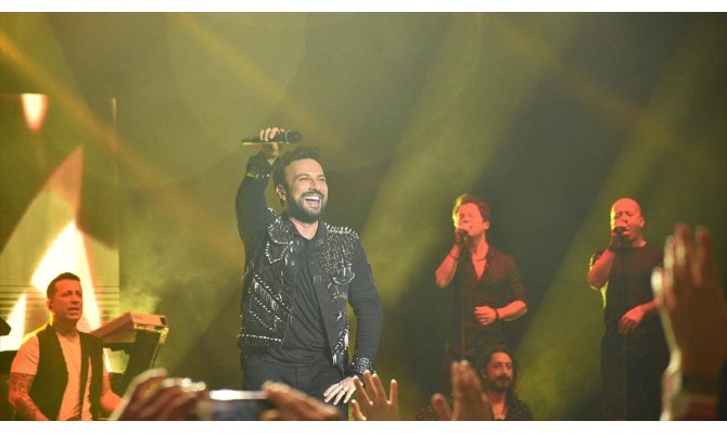 Tarkan 11 yıl sonra Viyana'da konser verdi