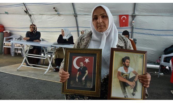 'Türk bayrağı altında doğduk Türk bayrağı altında da öleceğiz'